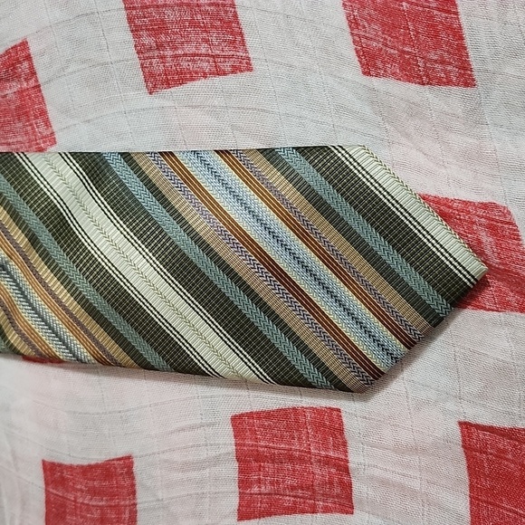 Alexander Julian Colours Geometric Pattern Silk Tie - Designer Men's Neckwear - Picture 2 of 4